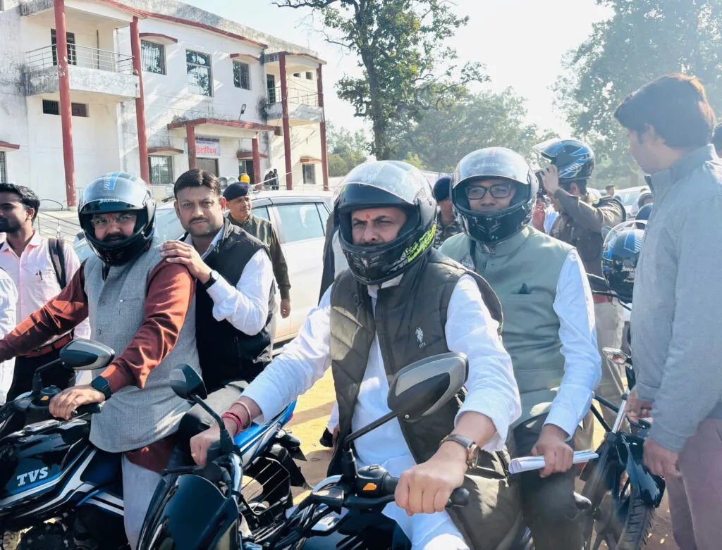 सुरक्षित यात्रा के लिए हेलमेट है जरूरी : मंत्री ओपी चौधरी