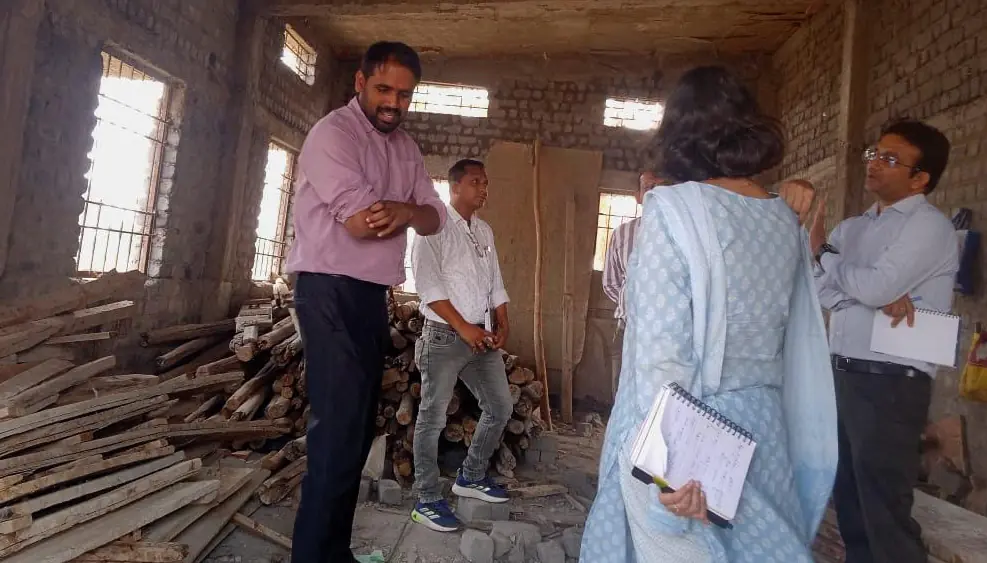 कलेक्टर पहुंचे कृषि महाविद्यालय, साफ-सफाई व्यवस्था बेहतर करने के दिये निर्देश