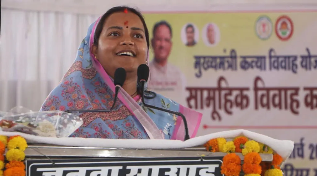 200 जोड़ें दाम्पत्य बंधन में बंधे, मंत्री राजवाड़े ने दिया आशीर्वाद