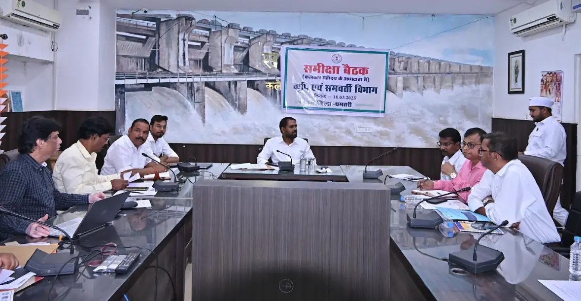 आधुनिक मॉल की तर्ज पर पुरानी मंडी में खुलेगा साथी बाजार, कलेक्टर ने नैफेड, नाबार्ड सहित कृषि विभाग के अधिकारियों के साथ की बैठक