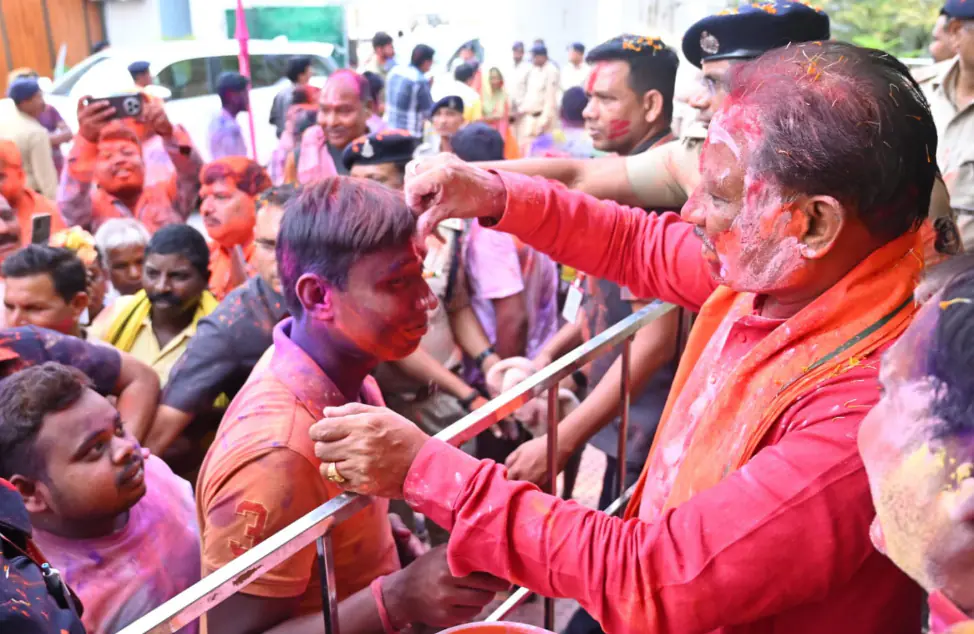 सरल, सहज और आत्मीय मुख्यमंत्री से मिलने उमड़ा जनसैलाब