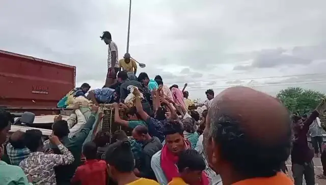एप्पल की बनी मुर्गी रहती, तो आप क्या करते?, पत्रकार तृप्ति सोनी ने X में शेयर किया वीडियो