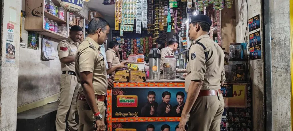 डेली नीड्स की दुकान को रायपुर पुलिस ने किया सील, गांजा पीने का चिल्लम जब्त
